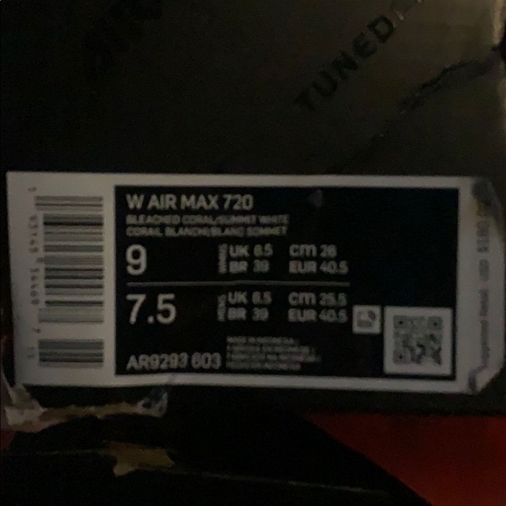 Nike Womens Air Max 720 Size 9 - Picture 8 of 8